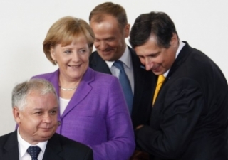 Polský prezident s Angelou Merkelovou a polským a českým premiérem.